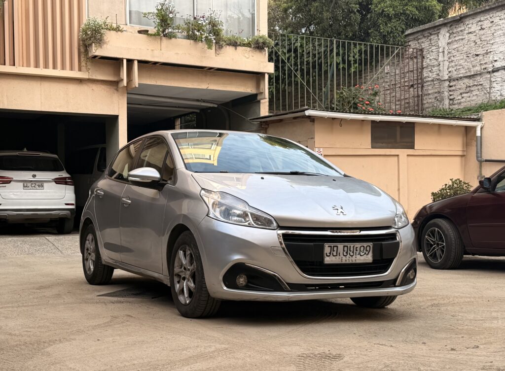 PEUGEOT 208